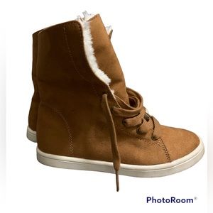 Airwalk suede like, faux fur lined sneakers.